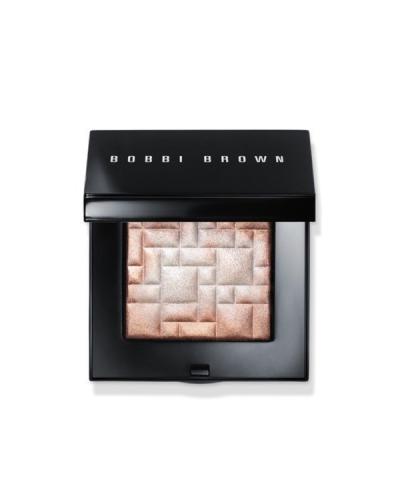 5 illuminating powders που θα σε κάνουν να λάμψεις φυσικά