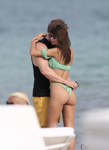 Ο σύζυγος της Ratajkowski παραείναι εκδηλωτικός μάλλον… 