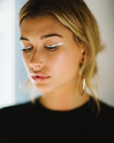 Glitter splash: Ιδέες για να πάρεις έμπνευση για το πιο λαμπερό μακιγιάζ Glitter splash: Ιδέες για να πάρεις έμπνευση για το πιο λαμπερό μακιγιάζ