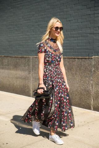 Style combo: Πώς να φορέσεις το φόρεμα με τα sneakers σου το καλοκαίρι