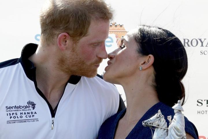 Το δημόσιο, παθιασμένο φιλί της Meghan Markle και του Harry σε κάποιους δεν άρεσε Το δημόσιο, παθιασμένο φιλί της Meghan Markle και του Harry σε κάποιους δεν άρεσε