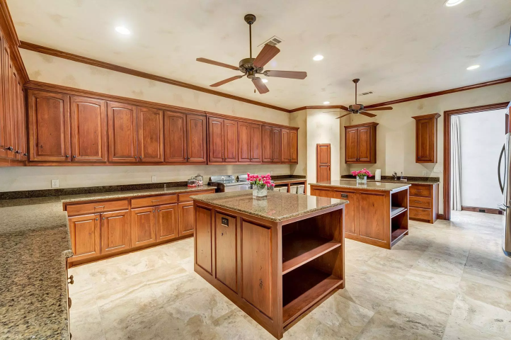 Η Selena Gomez έχει το ωραιότερο celebrity σπίτι και δεν καταλαβαίνουμε γιατί το πουλάει