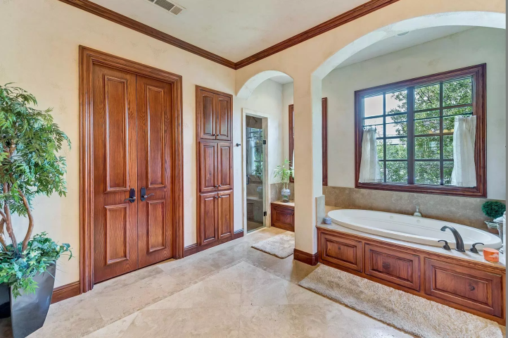 Η Selena Gomez έχει το ωραιότερο celebrity σπίτι και δεν καταλαβαίνουμε γιατί το πουλάει