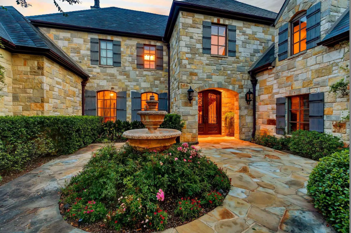 Η Selena Gomez έχει το ωραιότερο celebrity σπίτι και δεν καταλαβαίνουμε γιατί το πουλάει