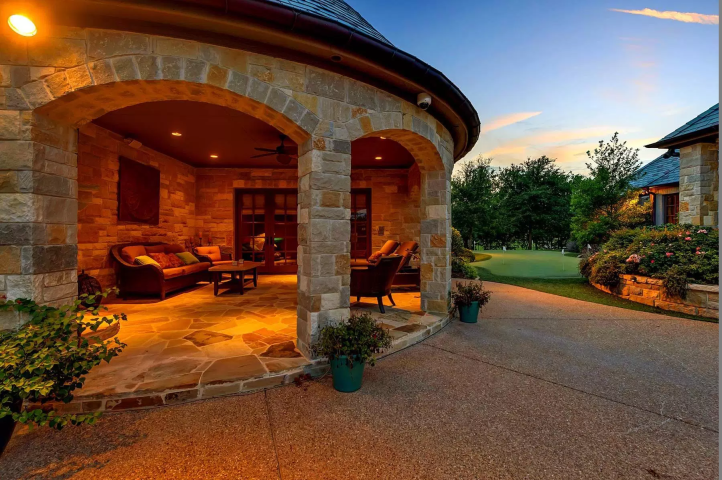 Η Selena Gomez έχει το ωραιότερο celebrity σπίτι και δεν καταλαβαίνουμε γιατί το πουλάει