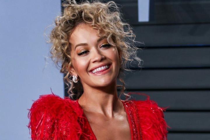 10 φορές που η εντυπωσιακή Rita Ora κυκλοφόρησε χωρίς μακιγιάζ 