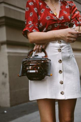 Style detail: Η λεπτομέρεια που κάνει τη διαφορά στις φούστες και τα φορέματά σου Style detail: Η λεπτομέρεια που κάνει τη διαφορά στις φούστες και τα φορέματά σου