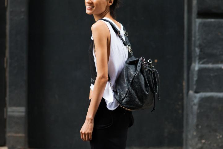 Tiny backpacks: Τα μικροσκοπικά τσαντάκια και η θέση τους στο στιλ σου