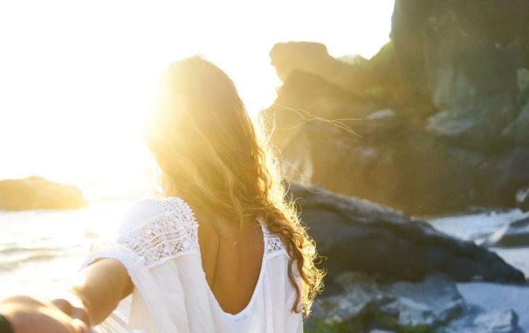 5 προϊόντα που θα προστατεύσουν τα μαλλιά σου από τον ήλιο