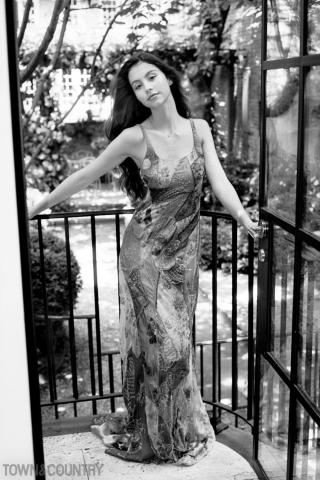 Η Carys Zeta Douglas φωτογραφίζεται με τη μαμά της και αποκαλύπτει πως ως παιδί δεν ήξερε τι δουλειά κάνει ο μπαμπάς της