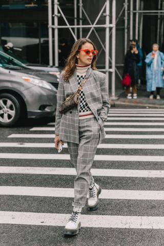 Plaid pants: Το φθινοπωρινό trend που μπορείς να αρχίσεις να φοράς από τώρα