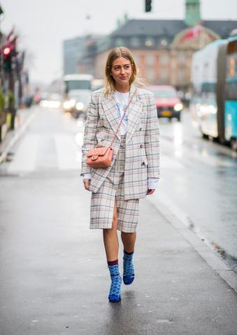 Fall trend: Οι κάλτσες γίνονται το επίκεντρο των fashionable εμφανίσεων