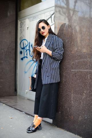 Fall trend: Οι κάλτσες γίνονται το επίκεντρο των fashionable εμφανίσεων