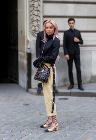 Fall trend: Οι κάλτσες γίνονται το επίκεντρο των fashionable εμφανίσεων