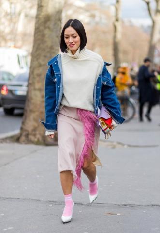 Fall trend: Οι κάλτσες γίνονται το επίκεντρο των fashionable εμφανίσεων