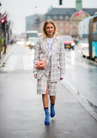 Fall trend: Οι κάλτσες γίνονται το επίκεντρο των fashionable εμφανίσεων