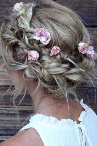 Flower hair: Ήρθε η ώρα να βάλεις λουλούδια στα μαλλιά σου