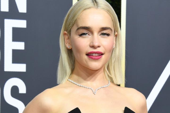 Οι φωτογραφίες της Emilia Clarke με μαγιό και η μεγάλη αλλαγή στο σώμα της