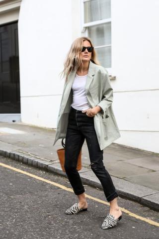 Mules: Τα παπούτσια που θα κατακλύσουν τις street style εμφανίσεις του καλοκαιριού