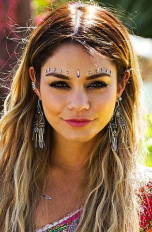 Coachella time: Festive beauty looks για να δοκιμάσεις την άνοιξη