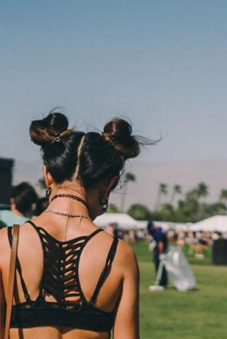 Coachella time: Festive beauty looks για να δοκιμάσεις την άνοιξη
