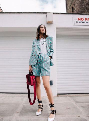 Velvet bag: Η τάση στις τσάντες που θα σε απασχολήσει αρκετά τη νέα σεζόν