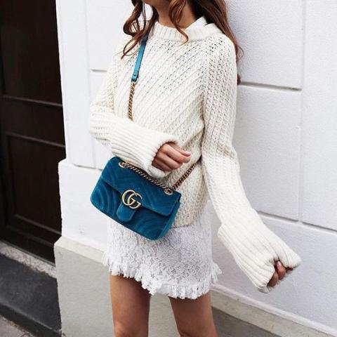 Velvet bag: Η τάση στις τσάντες που θα σε απασχολήσει αρκετά τη νέα σεζόν