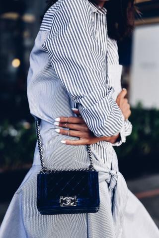 Velvet bag: Η τάση στις τσάντες που θα σε απασχολήσει αρκετά τη νέα σεζόν