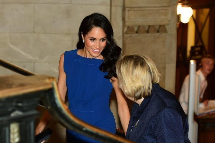 Meghan Markle: Λάθος επιλογή φορέματος ή εγκυμοσύνη που άρχισε να φαίνεται;