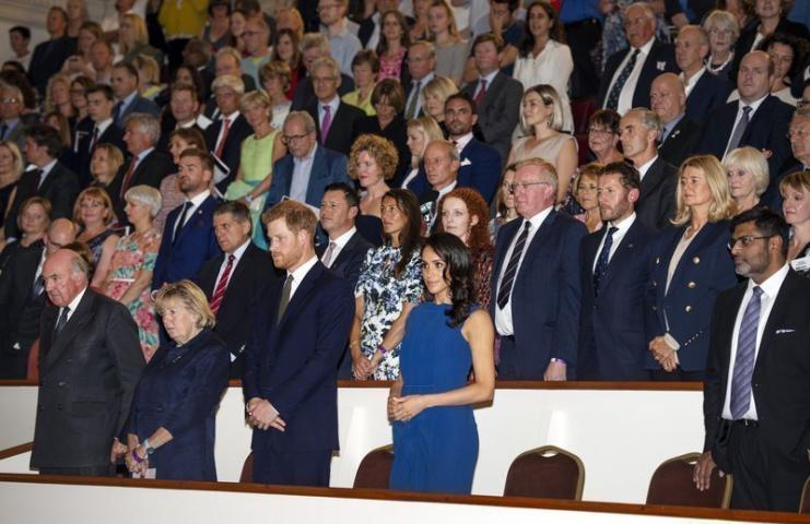 Meghan Markle: Λάθος επιλογή φορέματος ή εγκυμοσύνη που άρχισε να φαίνεται;