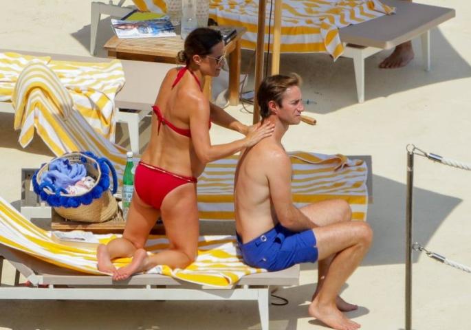Η Pippa Middleton απολαμβάνει τις βουτιές της (pics)
