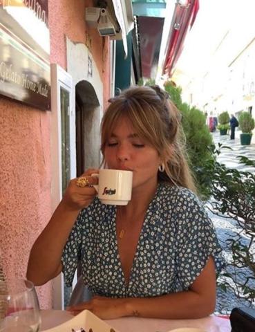 Curtain bangs: Δώσε μία πιο θηλυκή εκδοχή στις αφέλειες φέτος