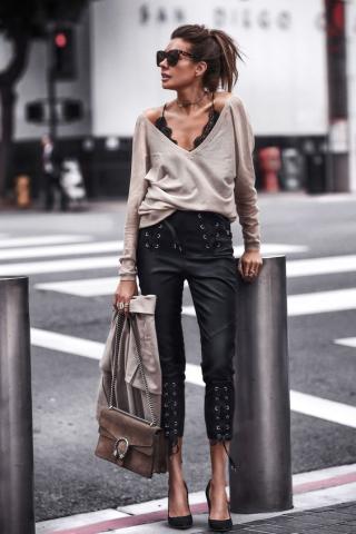 Black leather pants: Η επιστροφή του κλασσικού παντελονιού και πώς να το φορέσεις