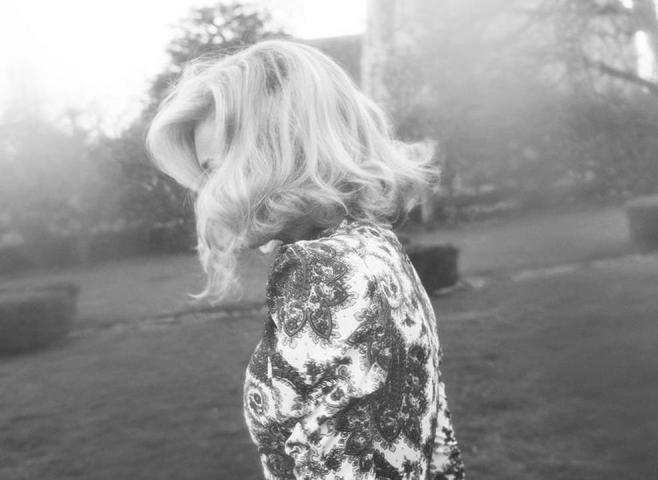 Kate Moss: O topless εφιάλτης της εφηβείας της & η αποθέωση της στη Vogue Paris