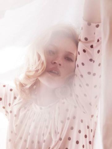 Kate Moss: O topless εφιάλτης της εφηβείας της & η αποθέωση της στη Vogue Paris