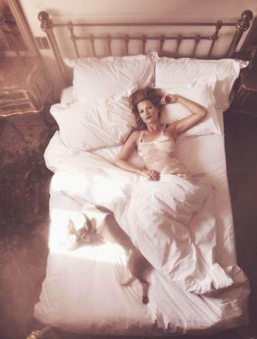 Kate Moss: O topless εφιάλτης της εφηβείας της & η αποθέωση της στη Vogue Paris