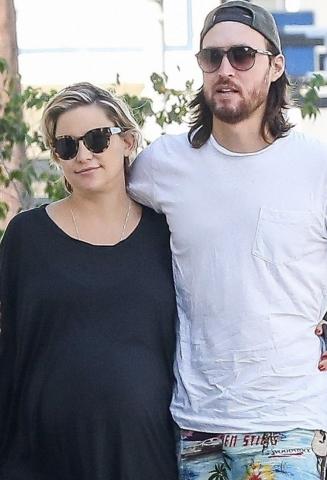 Kate Hudson: Η χαλαρή της βόλτα για street food λίγο πριν γεννήσει