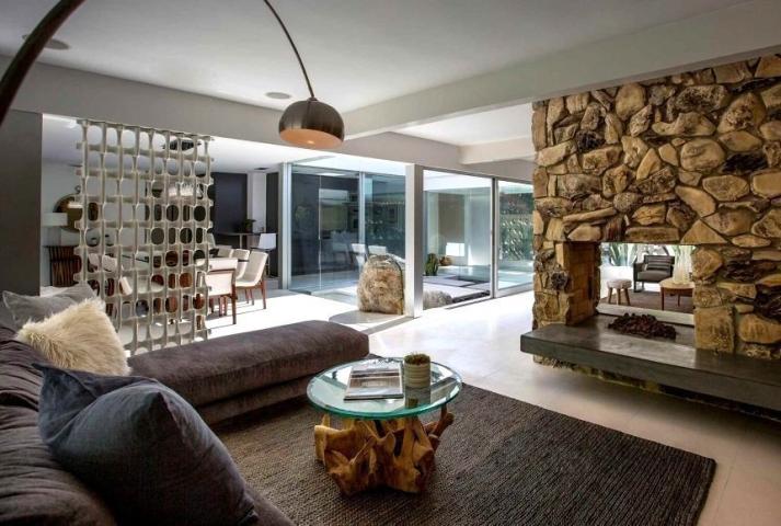 Το πραγματικό σπίτι του Mr. Grey στο Los Angeles είναι πιο ωραίο και από το κινηματογραφικό του 