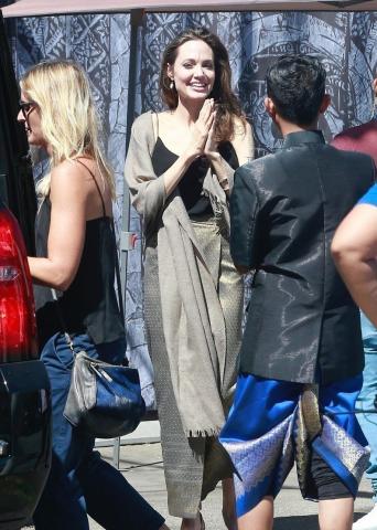 Η Angelina Jolie έκανε μια εμφάνιση έκπληξη σε φεστιβάλ στην Καλιφόρνια