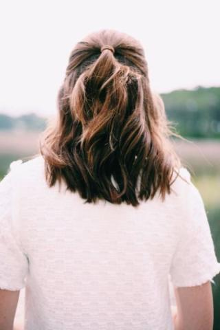 Half pony: Το hairstyle που θα κυριαρχήσει την άνοιξη	