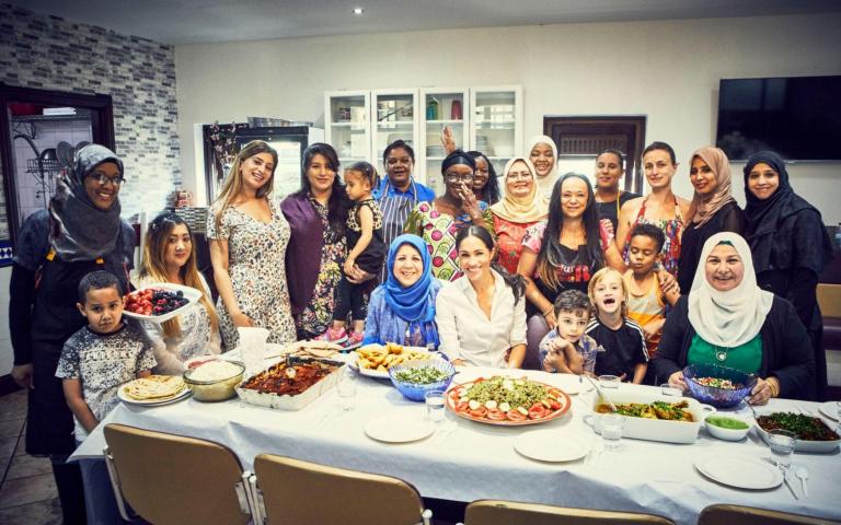 Cooking with Meghan: Η Δούκισσα έβαλε ποδιά και μαγείρεψε για καλό σκοπό