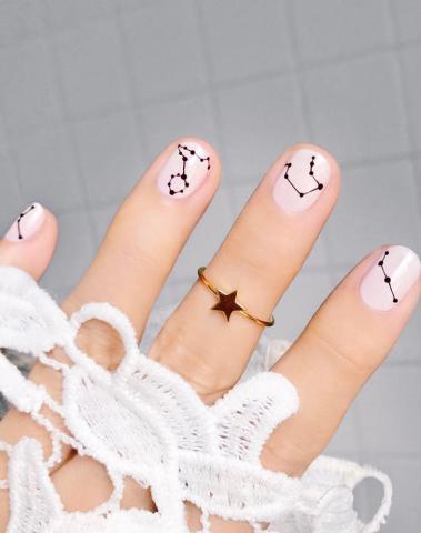 Astrology nails: Η νέα τάση στο nail art που θα κάνει το μανικιούρ προσωπική υπόθεση