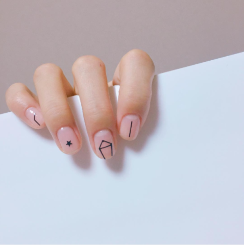 Astrology nails: Η νέα τάση στο nail art που θα κάνει το μανικιούρ προσωπική υπόθεση