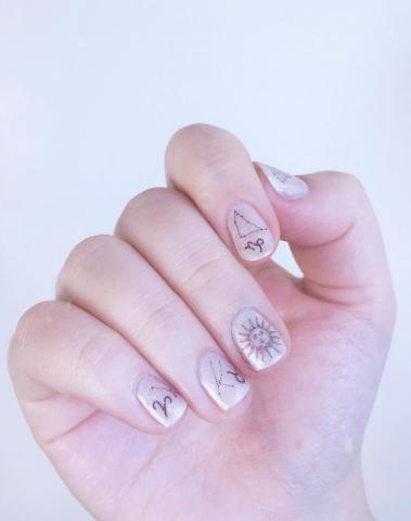 Astrology nails: Η νέα τάση στο nail art που θα κάνει το μανικιούρ προσωπική υπόθεση