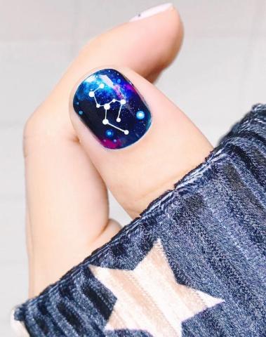 Astrology nails: Η νέα τάση στο nail art που θα κάνει το μανικιούρ προσωπική υπόθεση