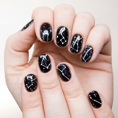 Astrology nails: Η νέα τάση στο nail art που θα κάνει το μανικιούρ προσωπική υπόθεση