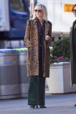 Τα leopard prints επανέρχονται με τα πανωφόρια να κερδίζουν το στιλιστικό παιχνίδι Τα leopard prints επανέρχονται με τα πανωφόρια να κερδίζουν το στιλιστικό παιχνίδι