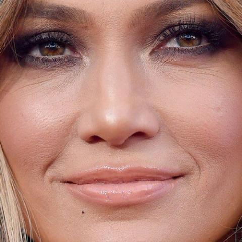 10 + 1 celebrities στα close-ups που αποδεικνύουν πως κανείς δεν είναι τέλειος