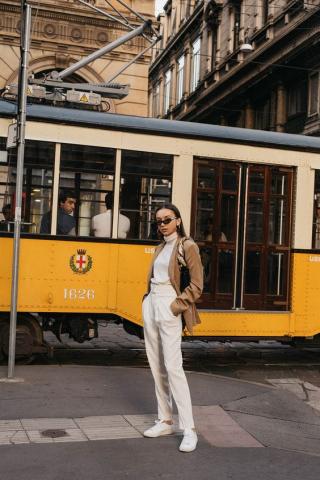 Βρήκαμε το camel blazer που θα σε βγάλει ασπροπρόσωπη το φθινόπωρο