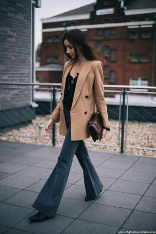 Βρήκαμε το camel blazer που θα σε βγάλει ασπροπρόσωπη το φθινόπωρο